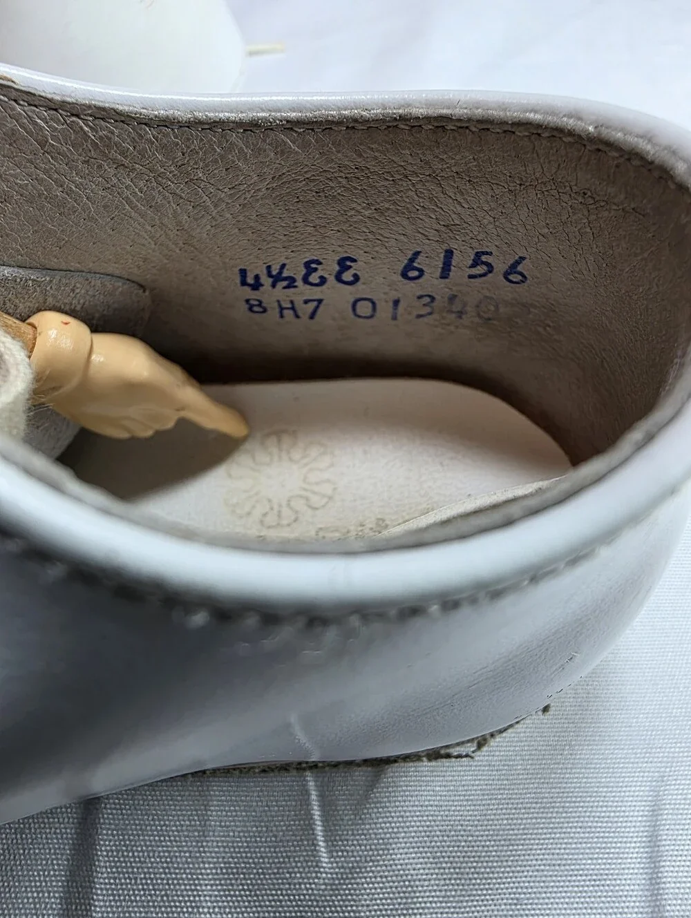 Vintage Stride Rite White Leather Walking Shoe 4 1/2 EE
